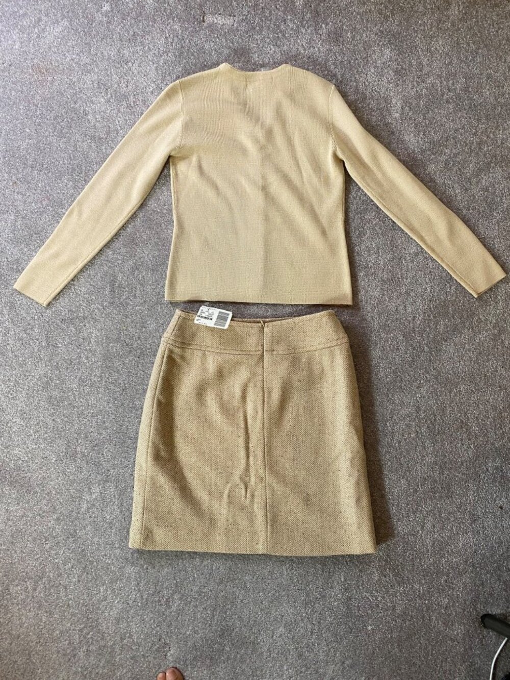 NWT Petite Sophisticate Beige Cardigan & Tweed Skirt Set Made In Italy Size 4P - Picture 2 of 15